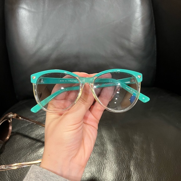 Set of two pairs of sunglasses - Betsey Johnson and Rubi. Come with cases! - Picture 5 of 6